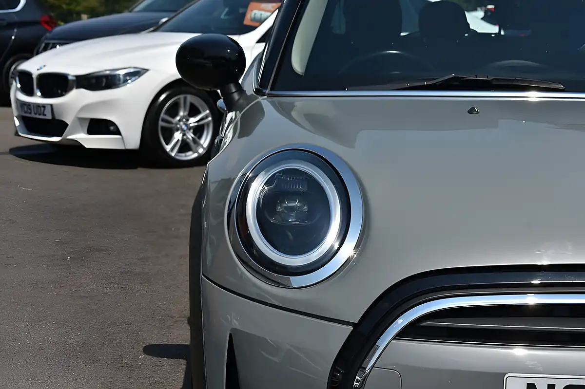 Used 2022 MINI Hatch Cooper Classic Grey - Interior and Exterior details 7