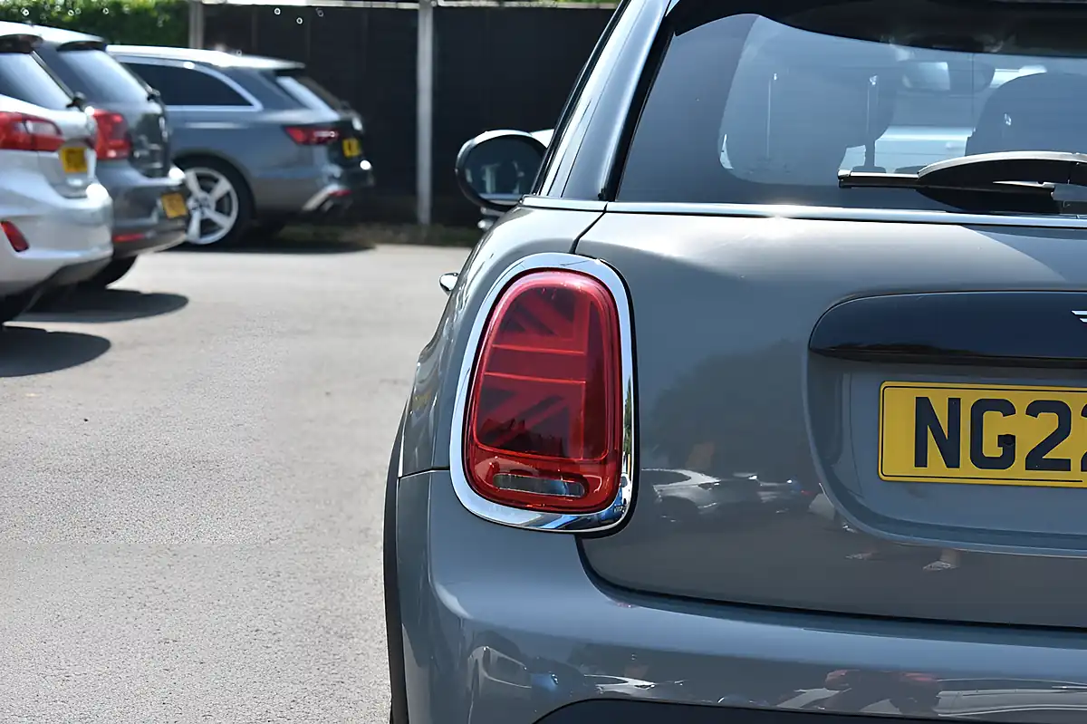 Used 2022 MINI Hatch Cooper Classic Grey - Interior and Exterior details 9