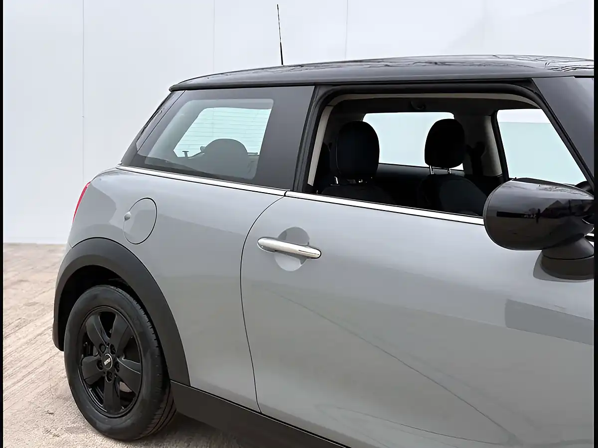 Used 2022 MINI Hatch Cooper Classic Moonwalk Grey - Interior and Exterior details 10