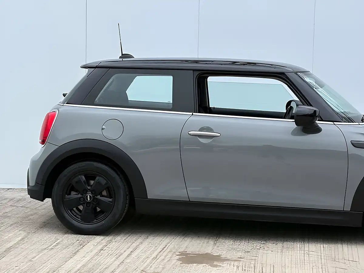 Used 2022 MINI Hatch Cooper Classic Moonwalk Grey - Interior and Exterior details 11