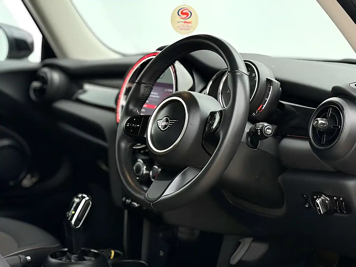 Used 2022 MINI Hatch Cooper Classic Moonwalk Grey - Interior and Exterior details 16