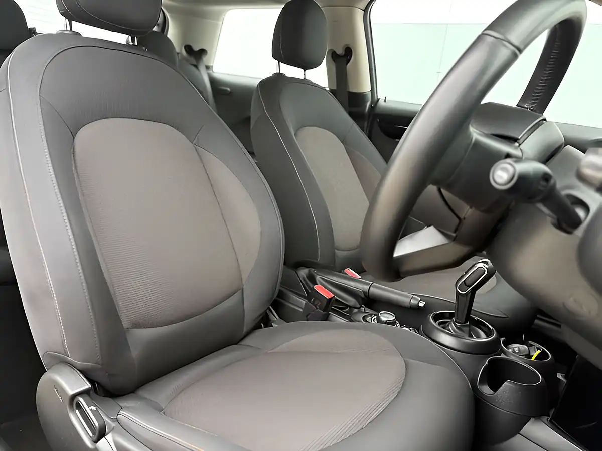 Used 2022 MINI Hatch Cooper Classic Moonwalk Grey - Interior and Exterior details 17