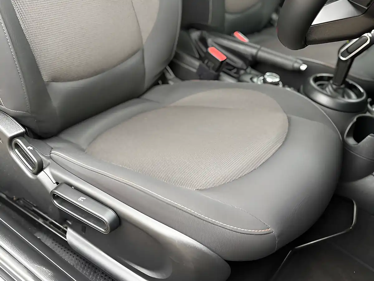 Used 2022 MINI Hatch Cooper Classic Moonwalk Grey - Interior and Exterior details 18