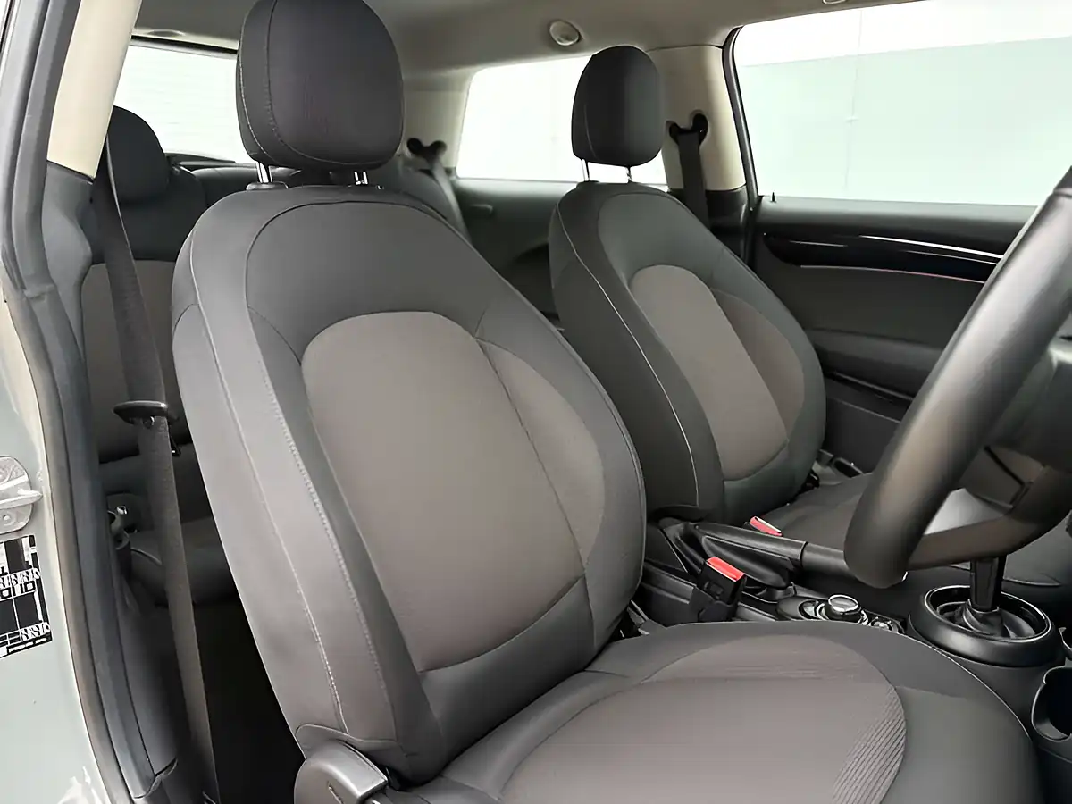 Used 2022 MINI Hatch Cooper Classic Moonwalk Grey - Interior and Exterior details 19