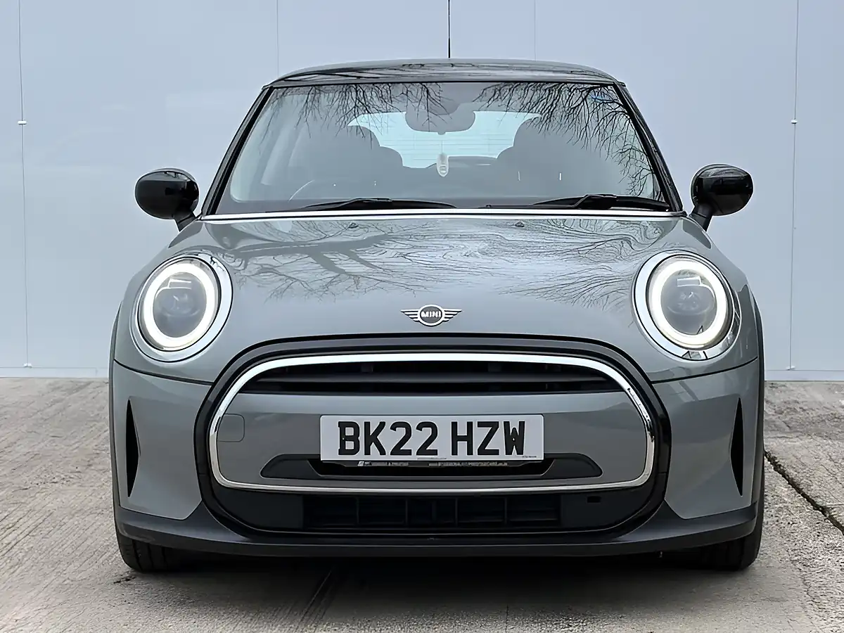 Used 2022 MINI Hatch Cooper Classic Moonwalk Grey - Interior and Exterior details 4