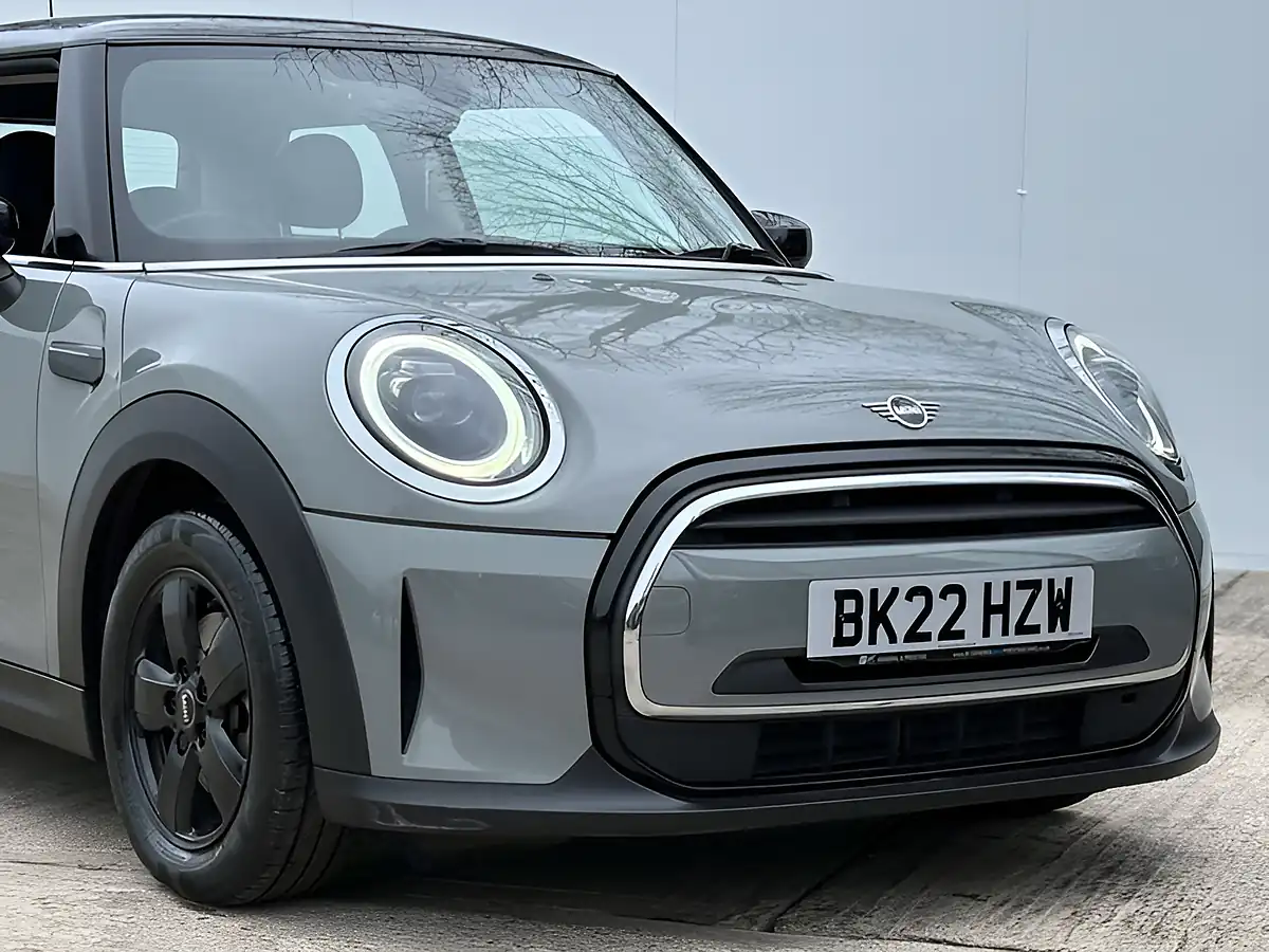 Used 2022 MINI Hatch Cooper Classic Moonwalk Grey - Interior and Exterior details 5