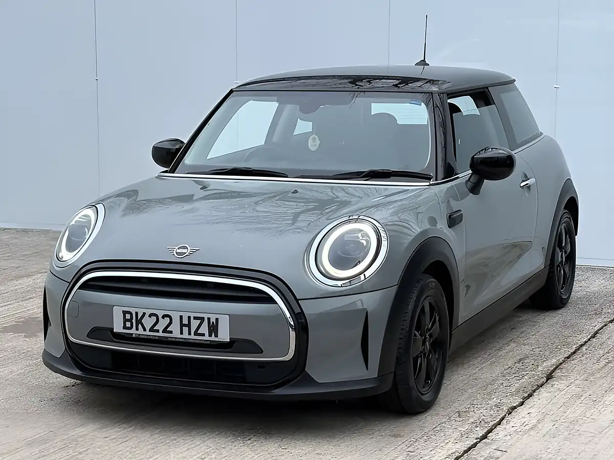 Used 2022 MINI Hatch Cooper Classic Moonwalk Grey - Interior and Exterior details 6