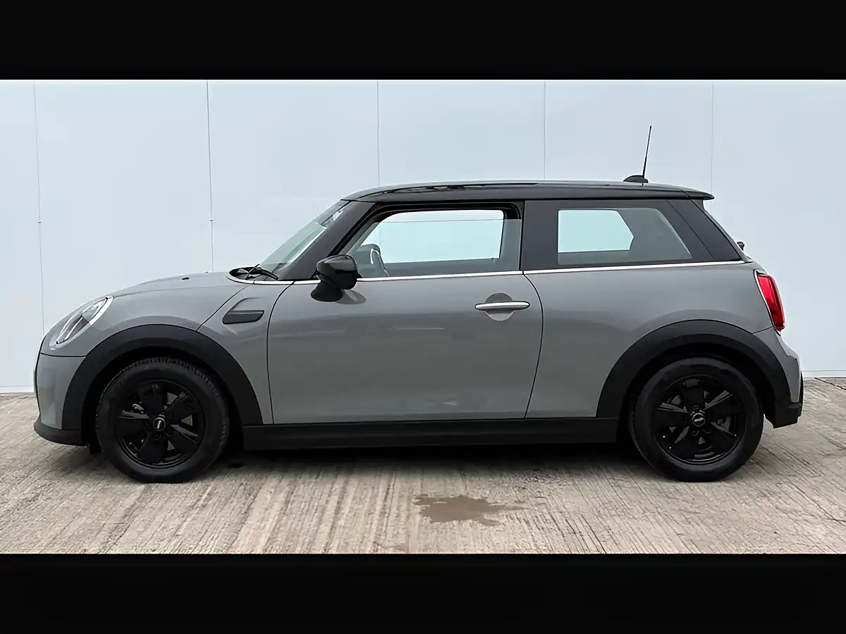 Used 2022 MINI Hatch Cooper Classic Moonwalk Grey - Interior and Exterior details 7