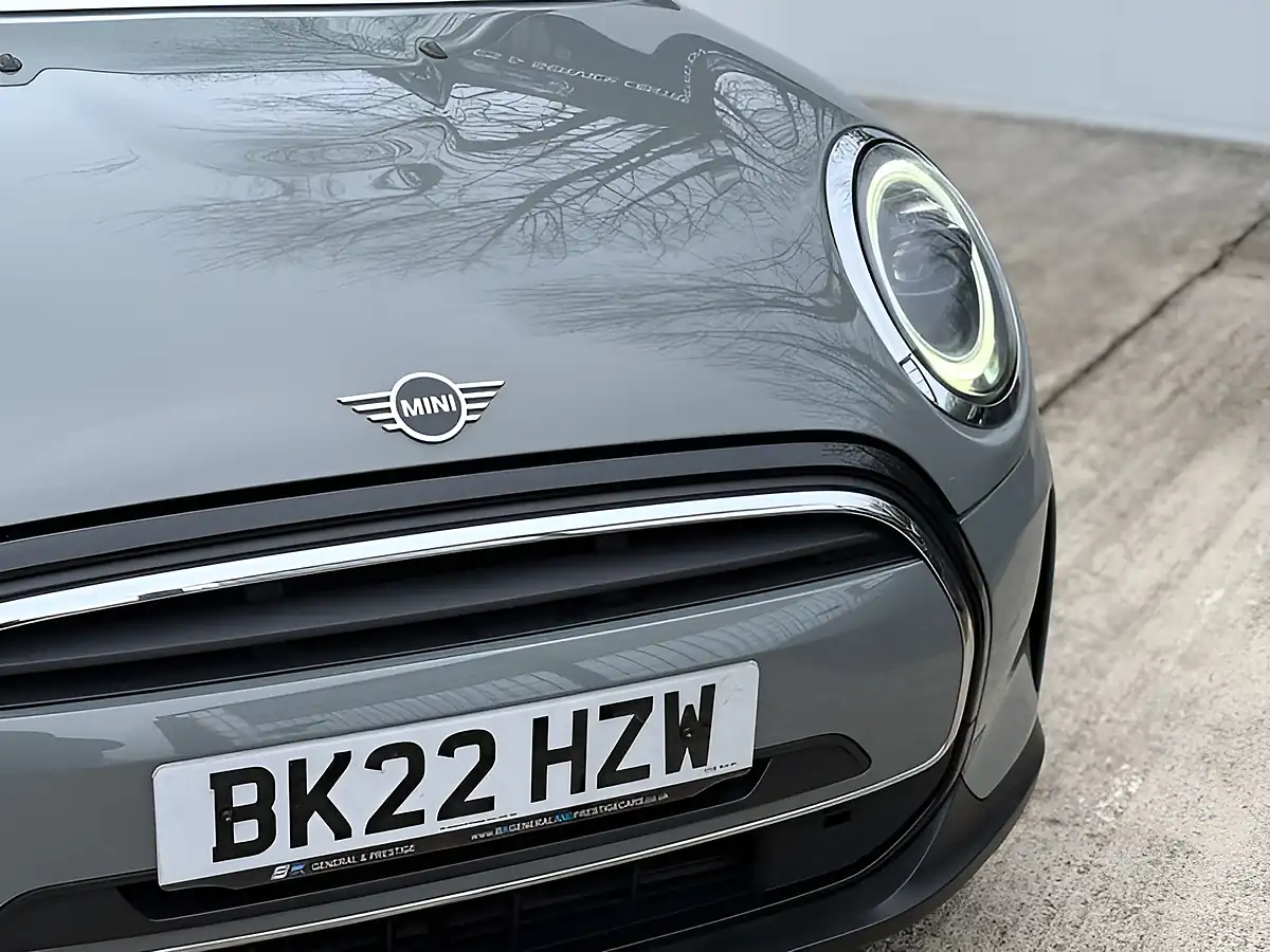 Used 2022 MINI Hatch Cooper Classic Moonwalk Grey - Interior and Exterior details 8