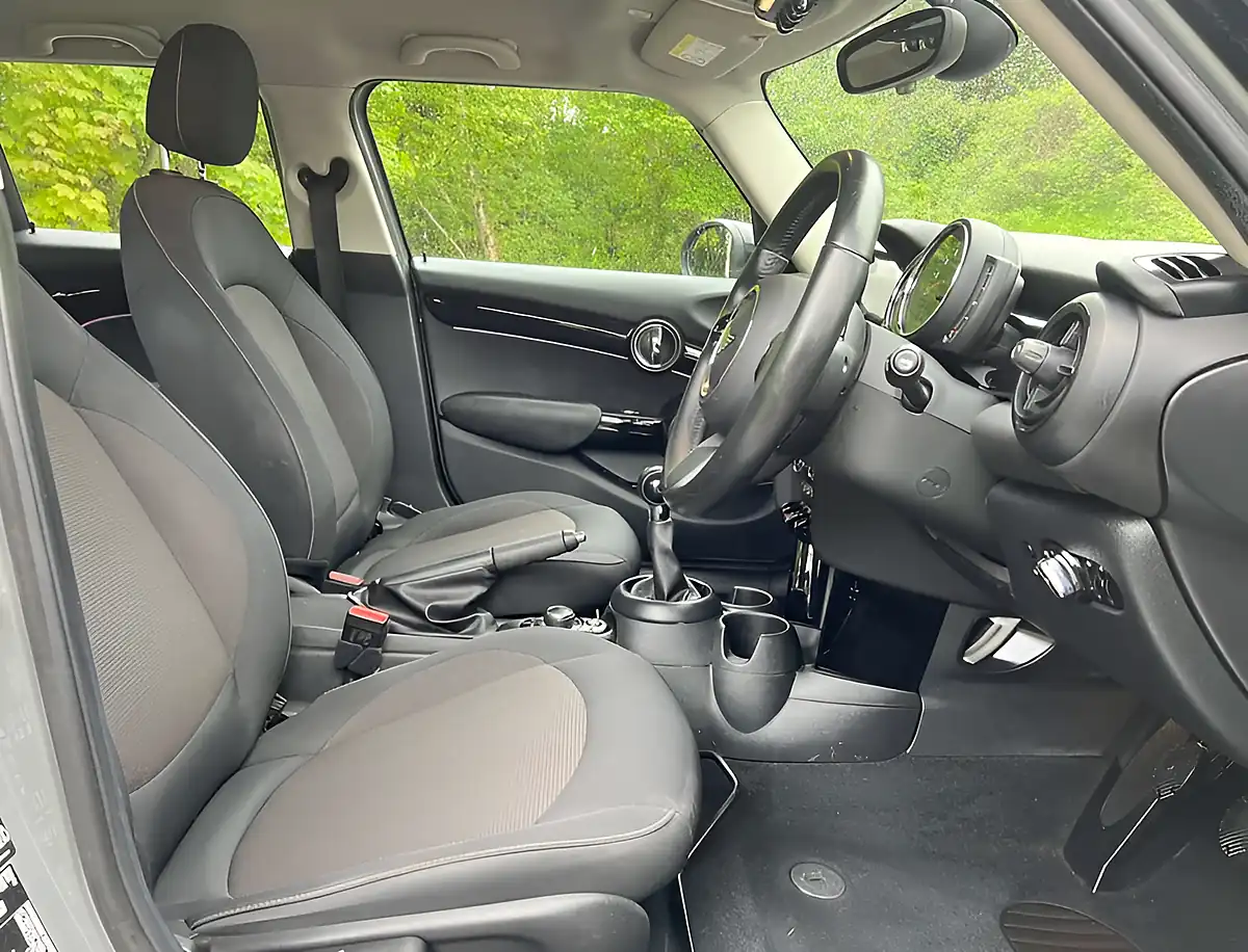 Used 2022 MINI Hatch Cooper Classic Moonwalk Grey - Interior and Exterior details 13