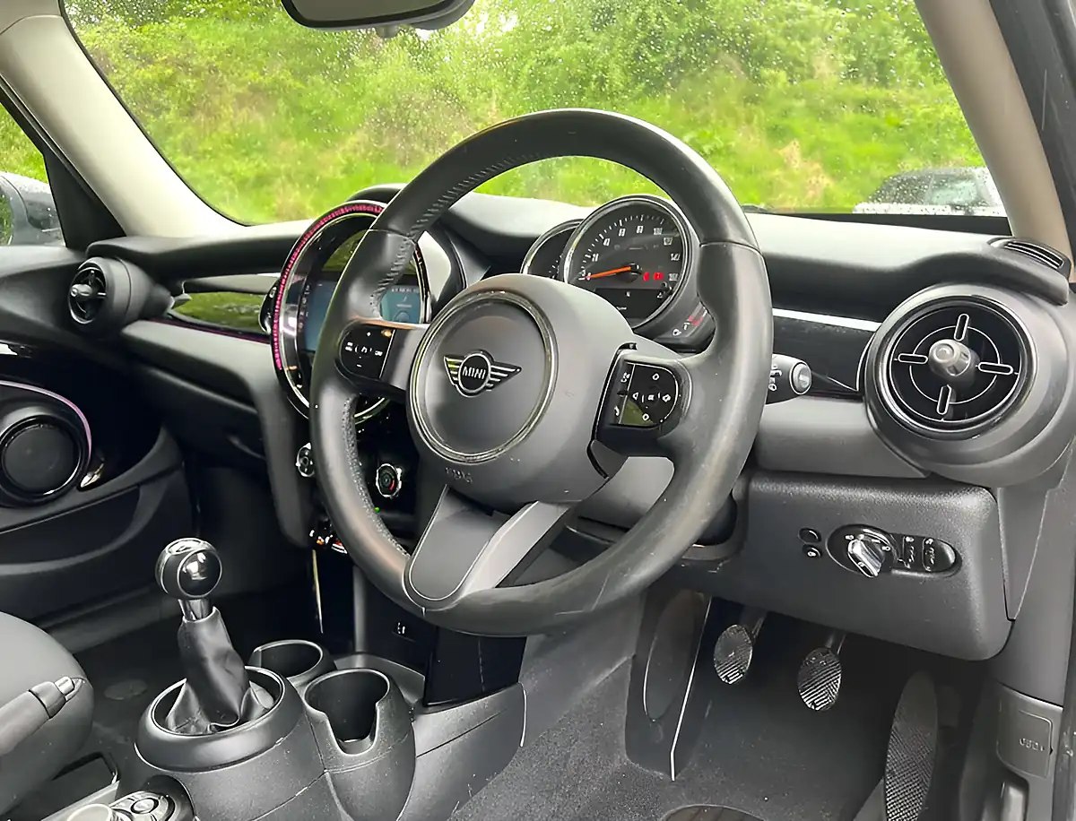 Used 2022 MINI Hatch Cooper Classic Moonwalk Grey - Interior and Exterior details 15