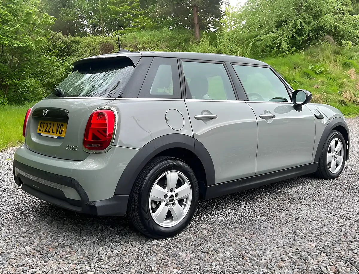 Used 2022 MINI Hatch Cooper Classic Moonwalk Grey - Interior and Exterior details 3