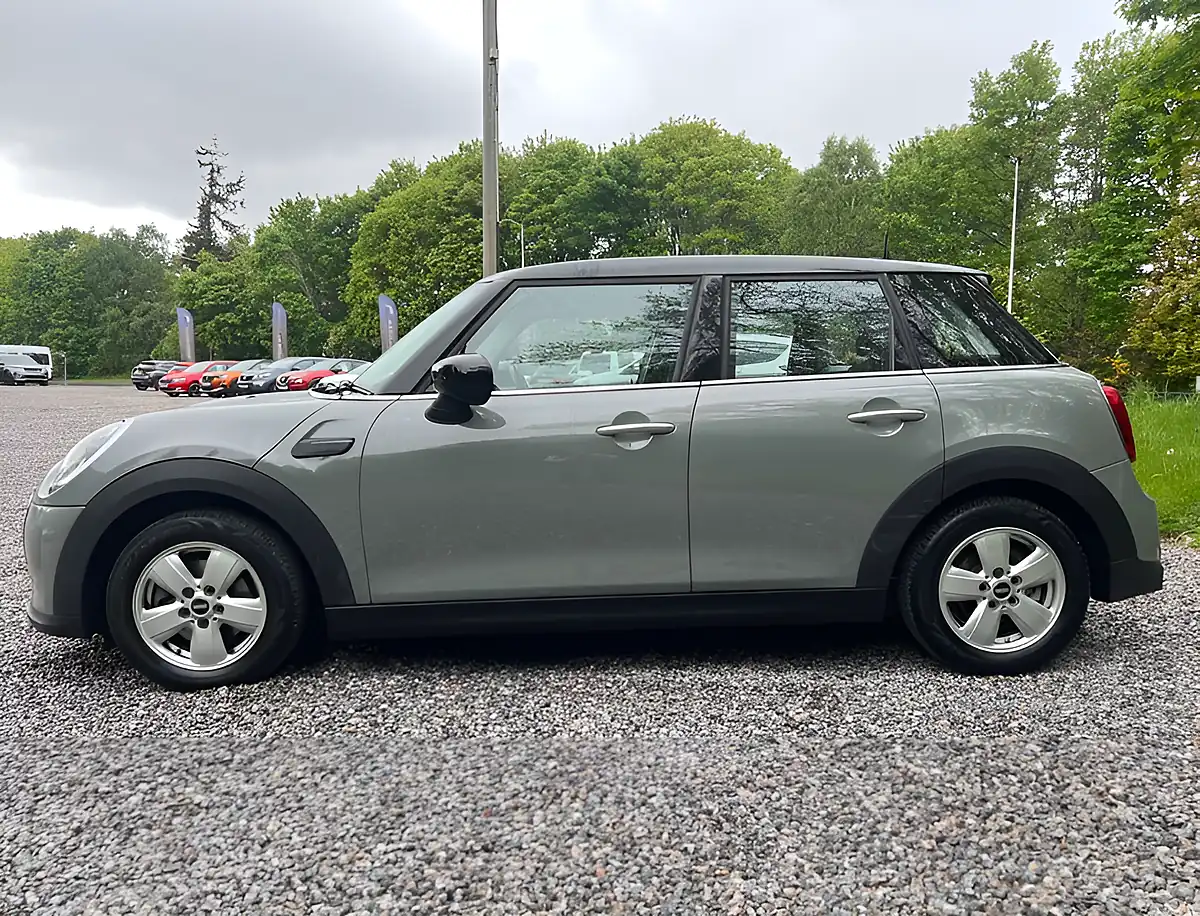 Used 2022 MINI Hatch Cooper Classic Moonwalk Grey - Interior and Exterior details 6