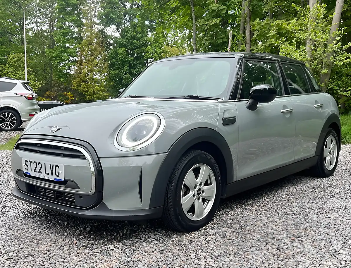 Used 2022 MINI Hatch Cooper Classic Moonwalk Grey - Interior and Exterior details 7