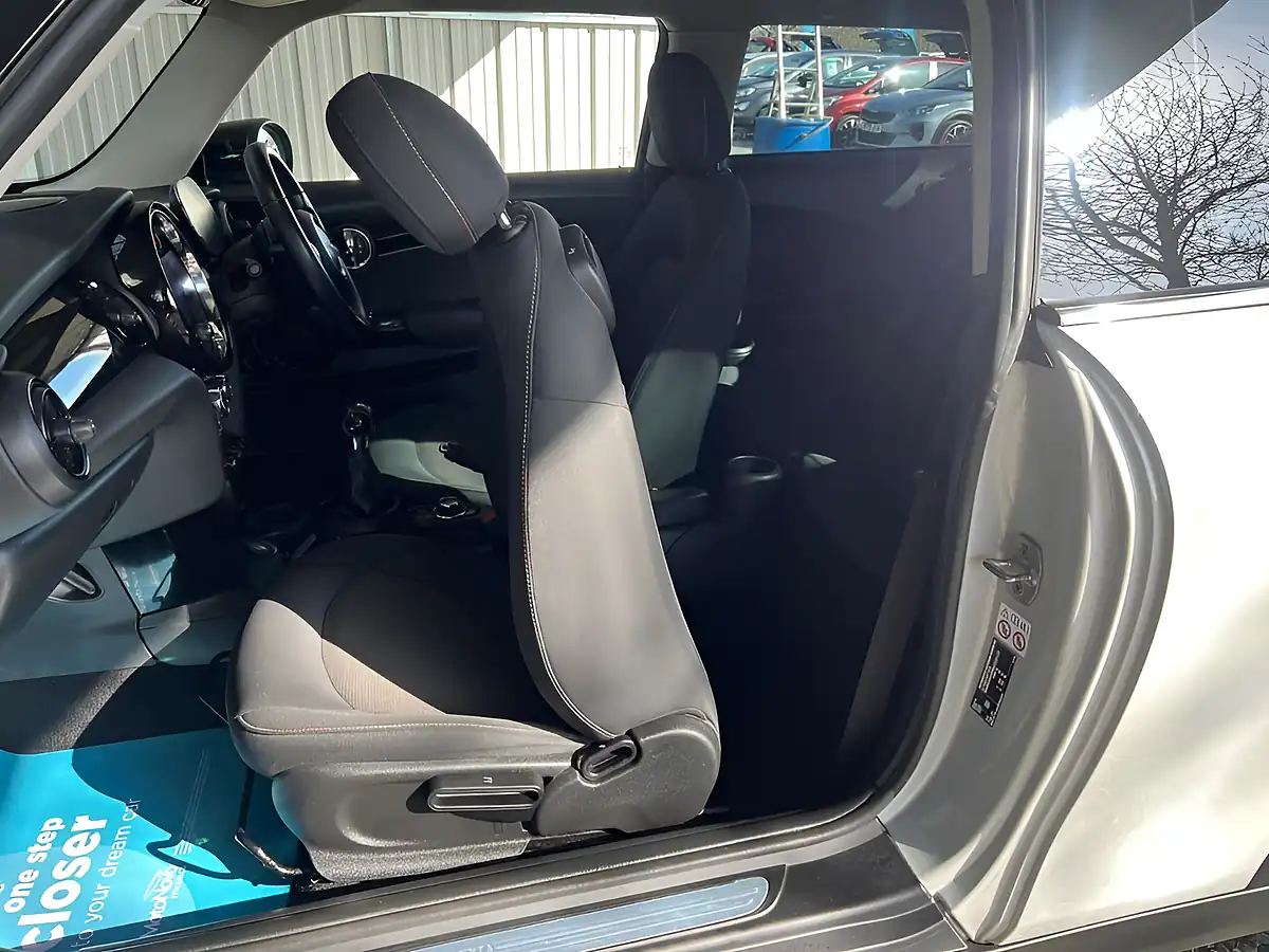 Used 2022 MINI Hatch Cooper Classic Silver - Interior and Exterior details 13