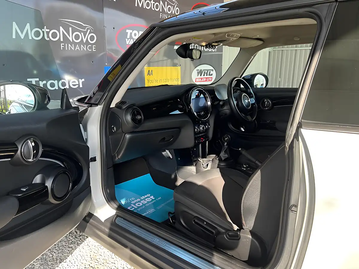 Used 2022 MINI Hatch Cooper Classic Silver - Interior and Exterior details 16