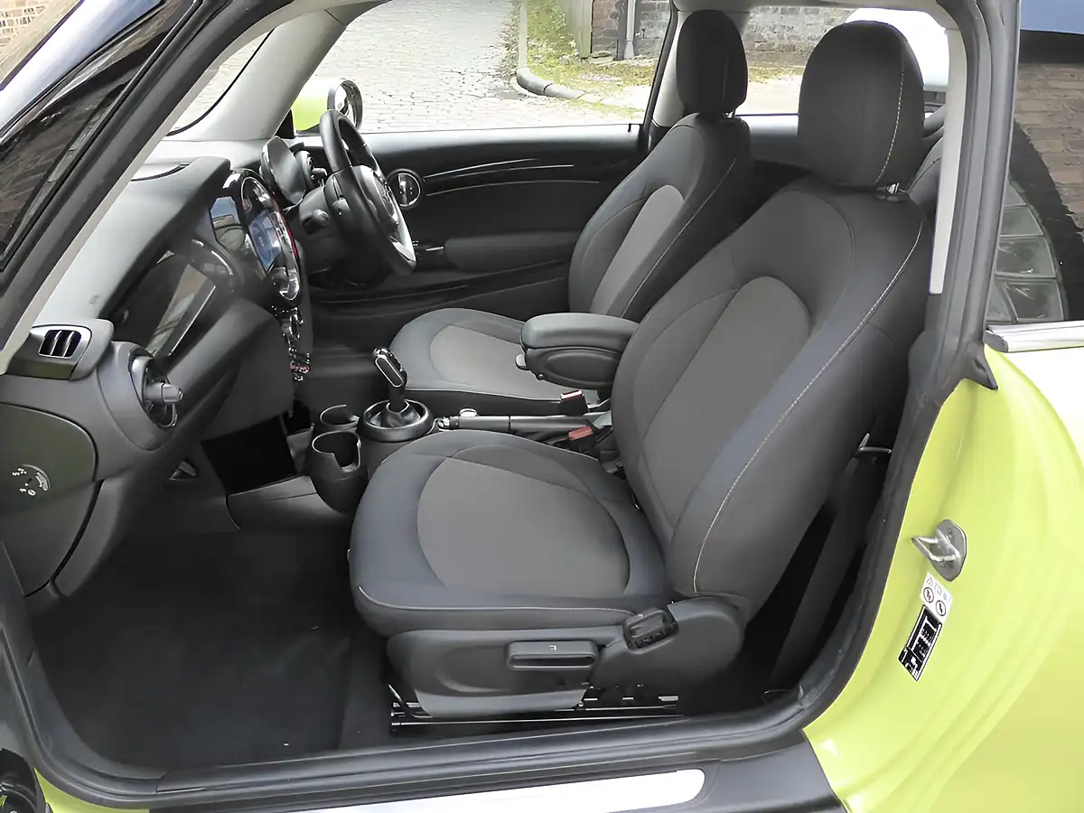 Used 2022 MINI Hatch Cooper Classic Yellow - Interior and Exterior details 10
