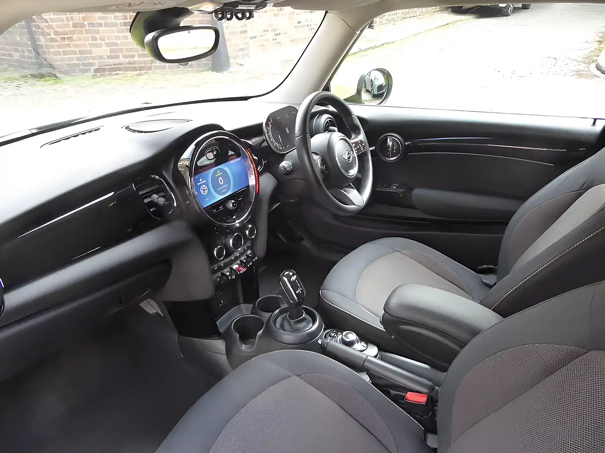 Used 2022 MINI Hatch Cooper Classic Yellow - Interior and Exterior details 11