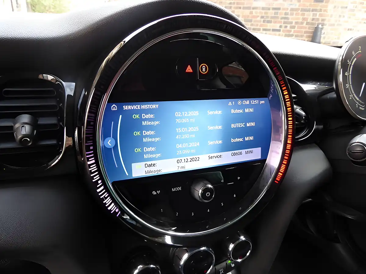Used 2022 MINI Hatch Cooper Classic Yellow - Interior and Exterior details 14