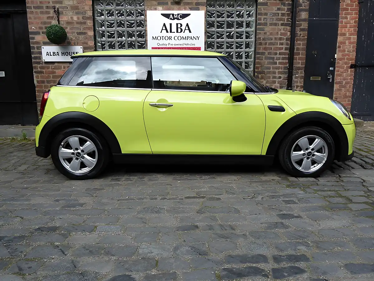 Used 2022 MINI Hatch Cooper Classic Yellow - Interior and Exterior details 7