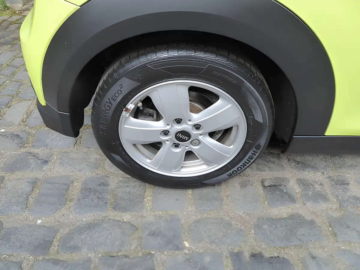 Used 2022 MINI Hatch Cooper Classic Yellow - Interior and Exterior details 8