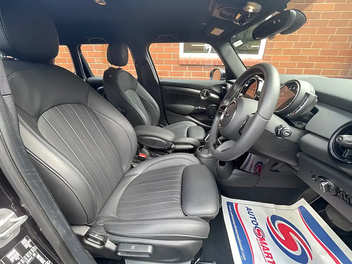 Used 2022 MINI Hatch Cooper Exclusive Black - Interior and Exterior details 3