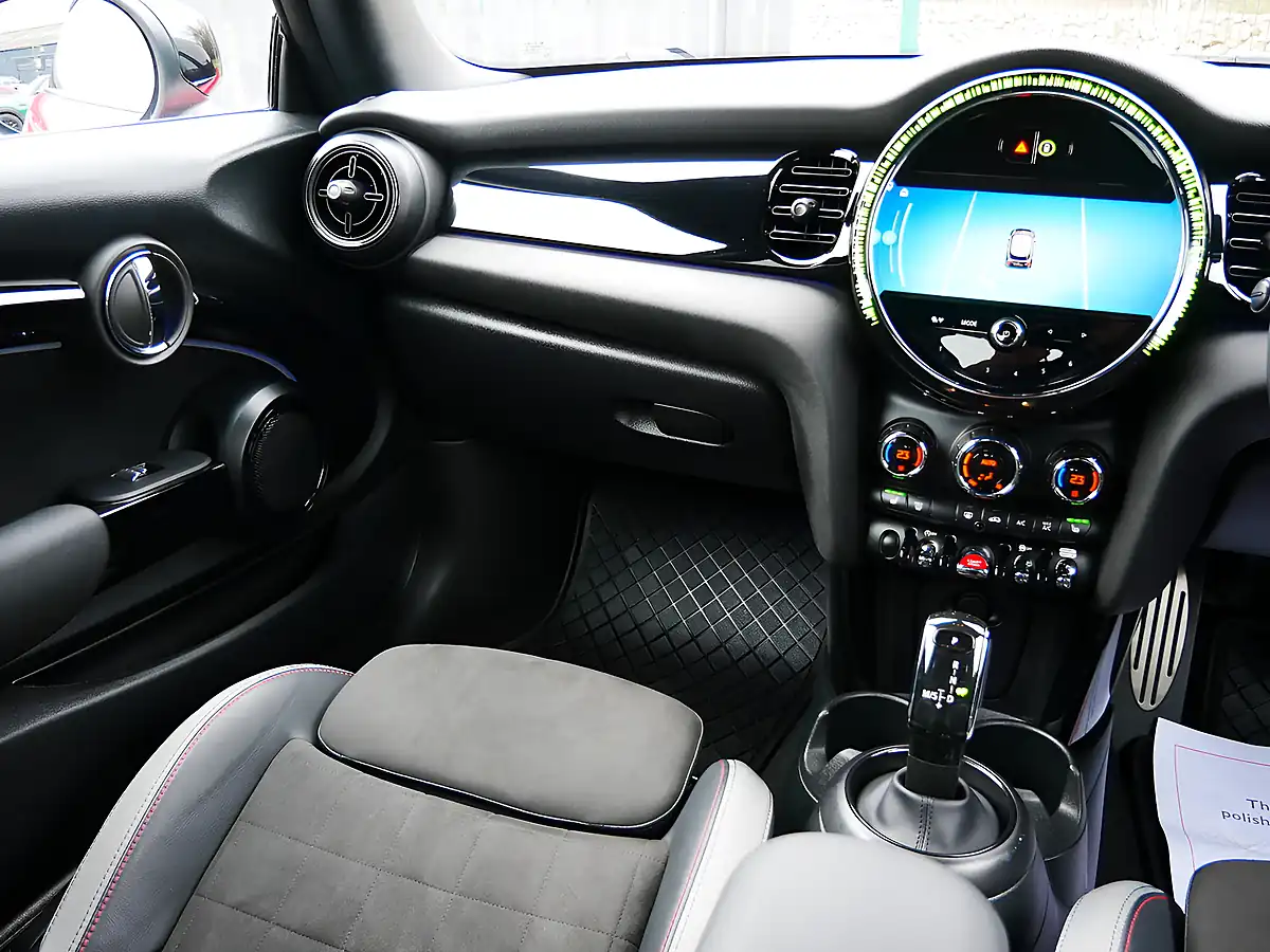 Used 2022 MINI Hatch Cooper Sport Chilli Red - Interior and Exterior details 17