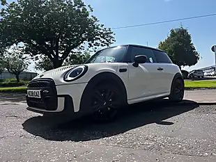 Used 2022 MINI Hatch Cooper Sport Pepper White - Interior and Exterior details 18