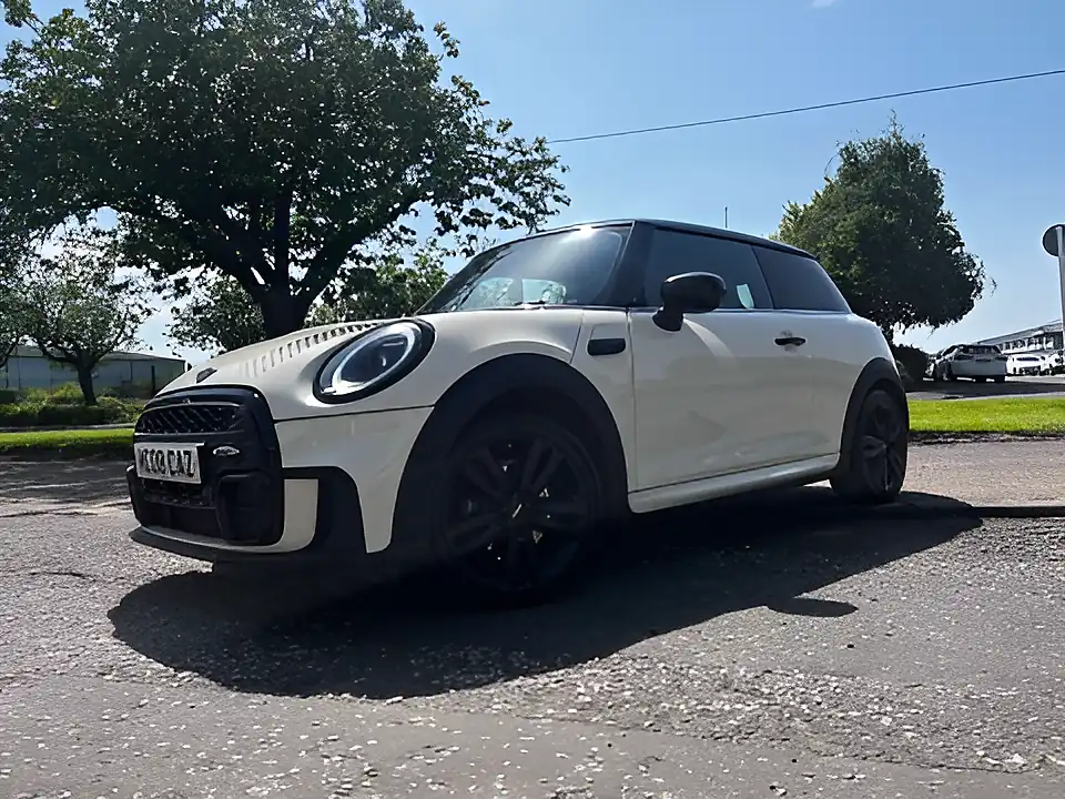 Used 2022 MINI Hatch Cooper Sport Pepper White - Interior and Exterior details 18