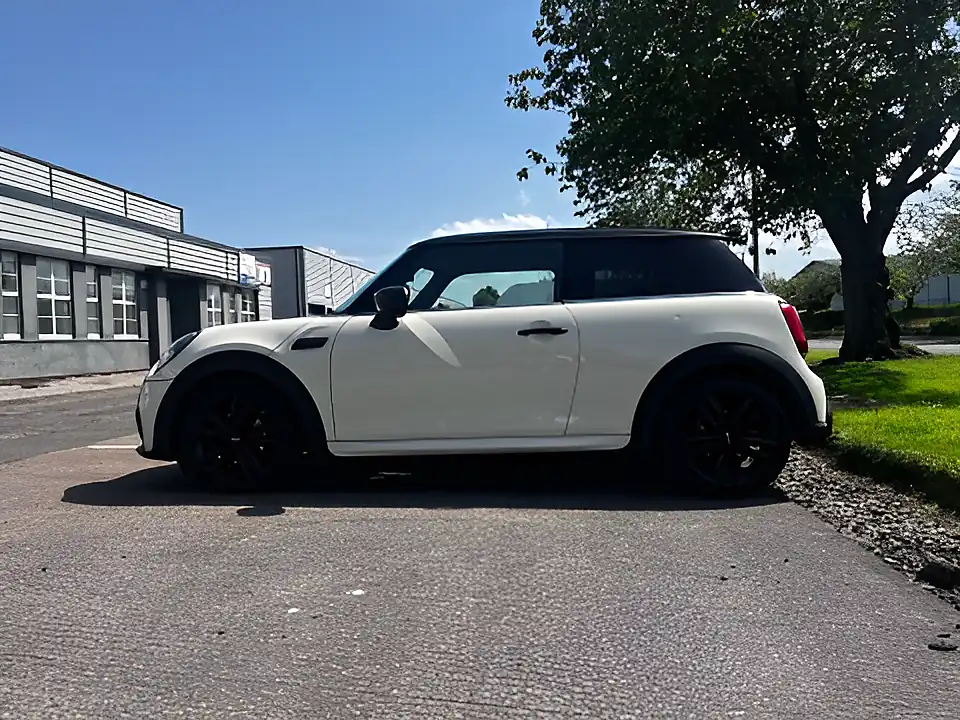 Used 2022 MINI Hatch Cooper Sport Pepper White - Interior and Exterior details 2