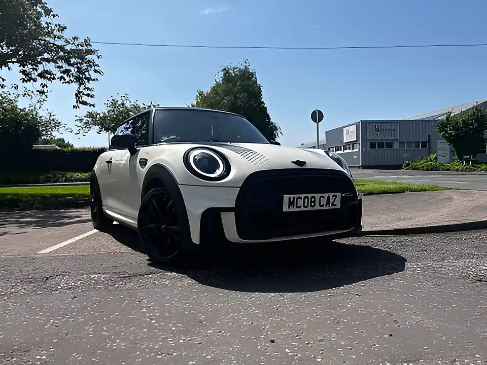 Used 2022 MINI Hatch Cooper Sport Pepper White - Interior and Exterior details 5