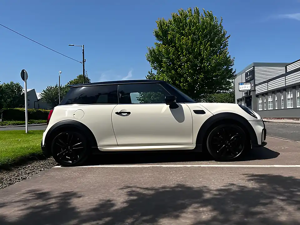 Used 2022 MINI Hatch Cooper Sport Pepper White - Interior and Exterior details 6