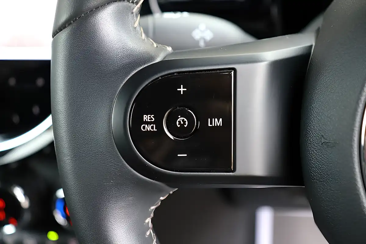 Used 2022 MINI Hatch Cooper Sport White Silver - Interior and Exterior details 18