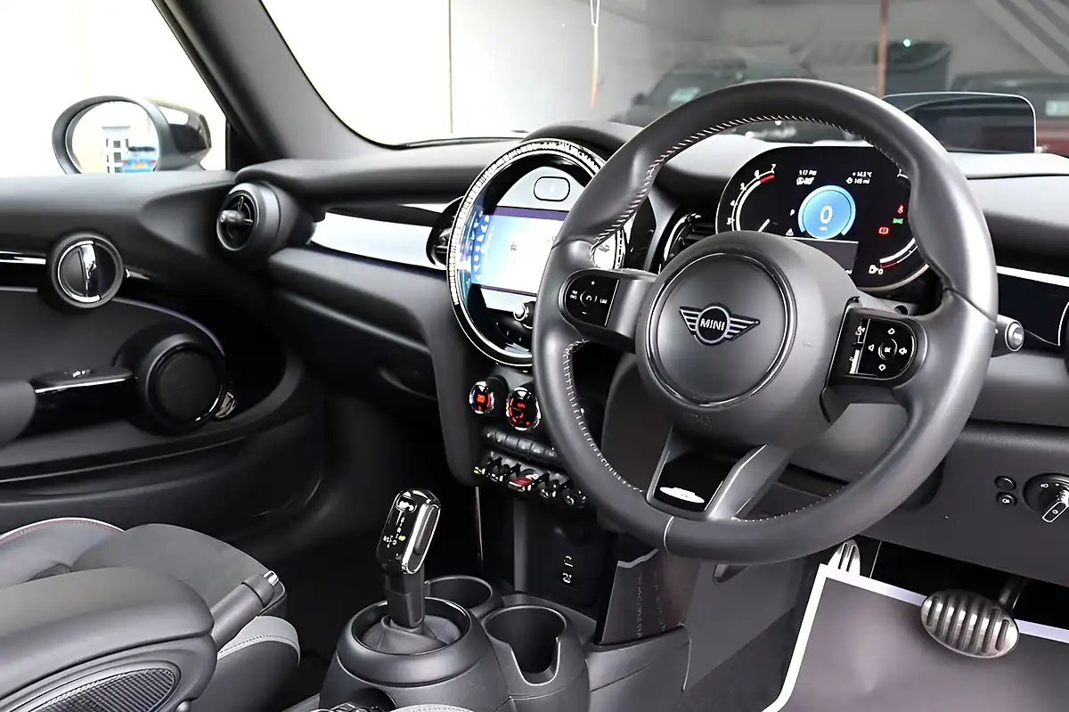 Used 2022 MINI Hatch Cooper Sport White Silver - Interior and Exterior details 2