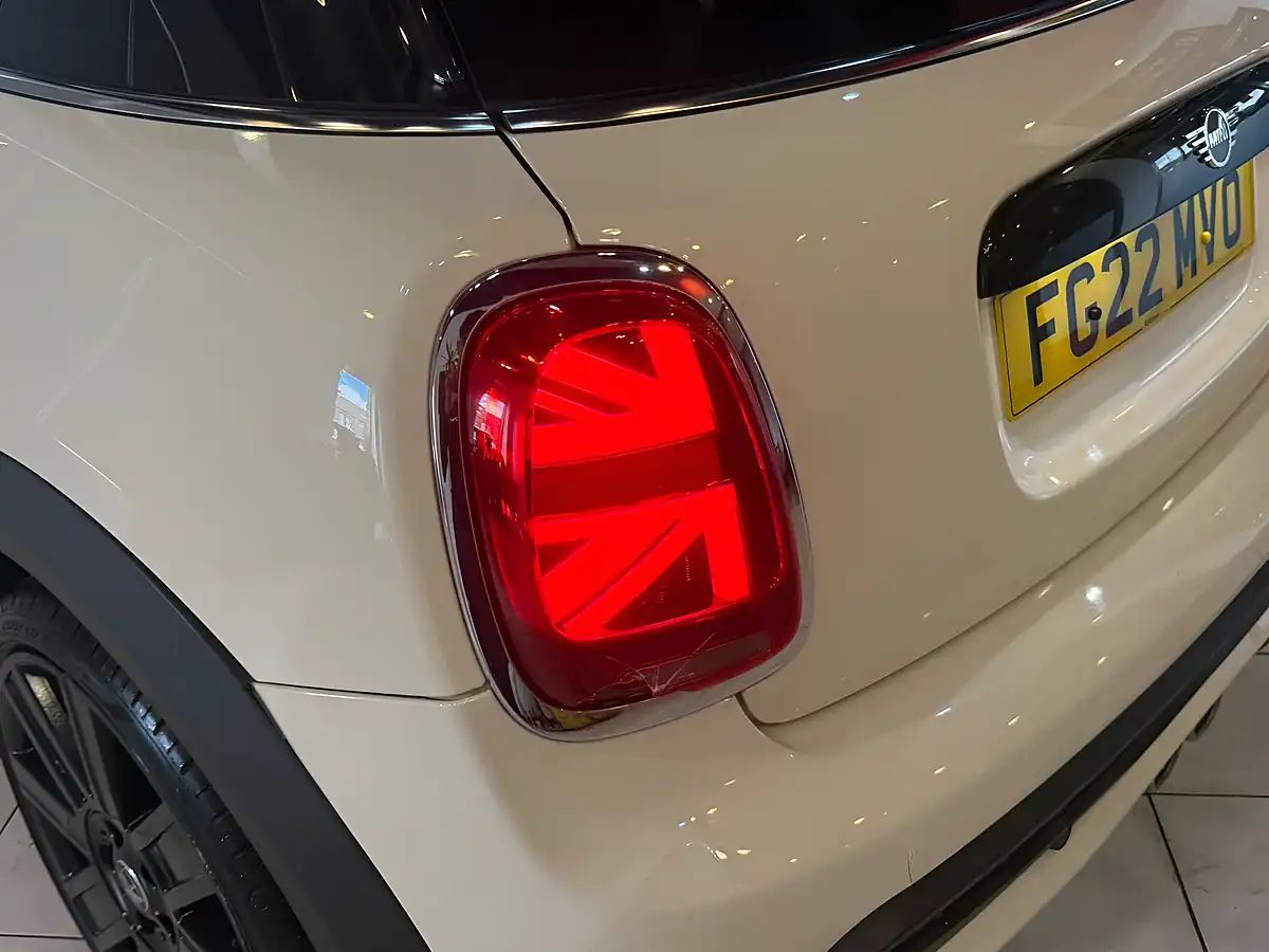 Used 2022 MINI Hatch Exclusive White - Interior and Exterior details 10