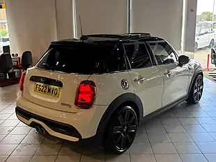 Used 2022 MINI Hatch Exclusive White - Interior and Exterior details 12