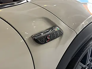 Used 2022 MINI Hatch Exclusive White - Interior and Exterior details 13