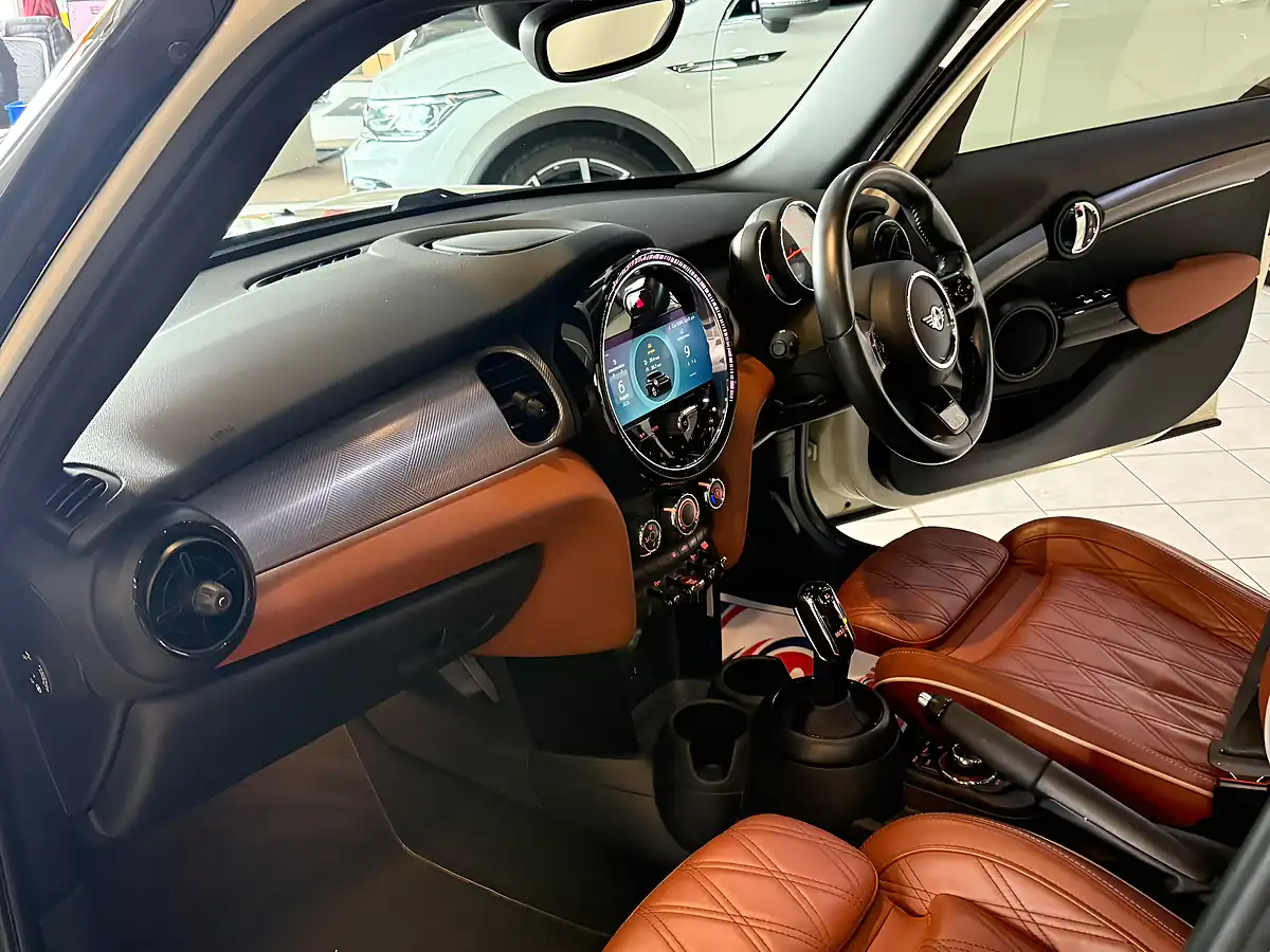 Used 2022 MINI Hatch Exclusive White - Interior and Exterior details 15