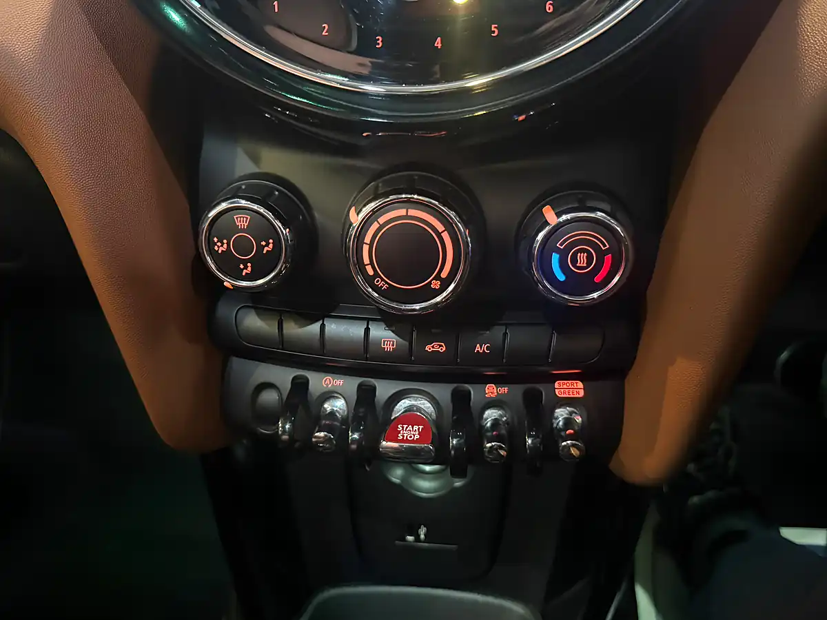 Used 2022 MINI Hatch Exclusive White - Interior and Exterior details 17