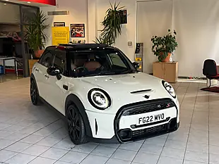 Used 2022 MINI Hatch Exclusive White - Interior and Exterior details 2