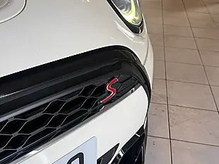 Used 2022 MINI Hatch Exclusive White - Interior and Exterior details 4