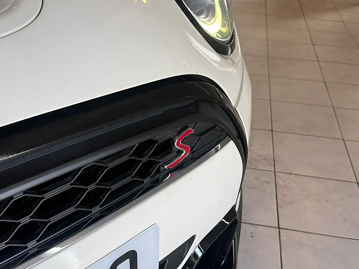 Used 2022 MINI Hatch Exclusive White - Interior and Exterior details 4