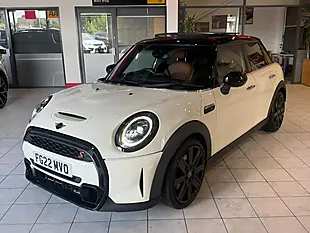 Used 2022 MINI Hatch Exclusive White - Interior and Exterior details 6