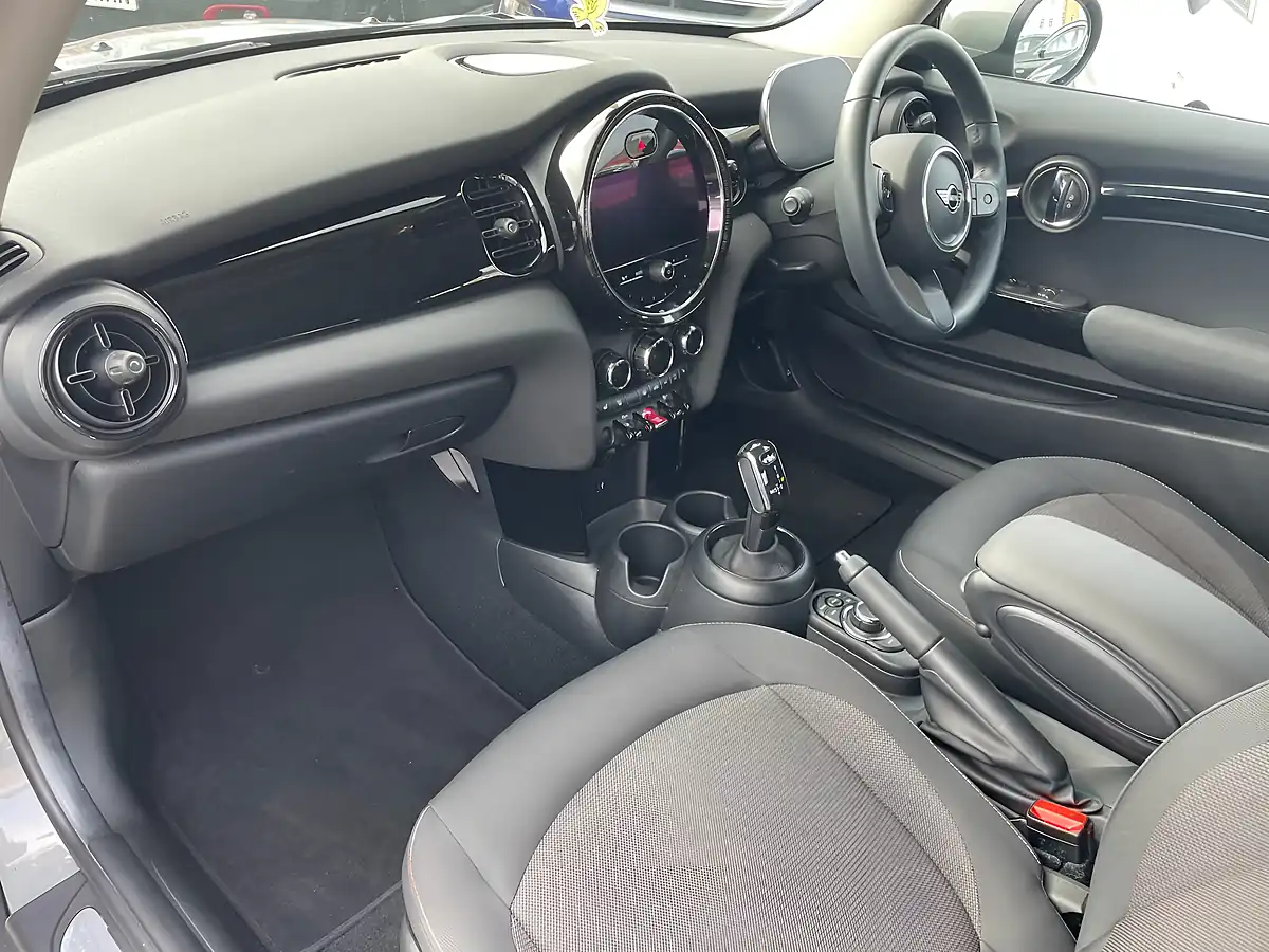 Used 2022 MINI Hatch One Classic Grey - Interior and Exterior details 12