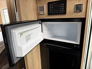 Used 2022 Mobilvetta K-Yacht Tekno Line White - Interior and Exterior details 16