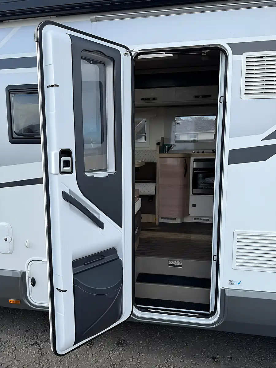 Used 2022 Mobilvetta K-Yacht Tekno Line White - Interior and Exterior details 8