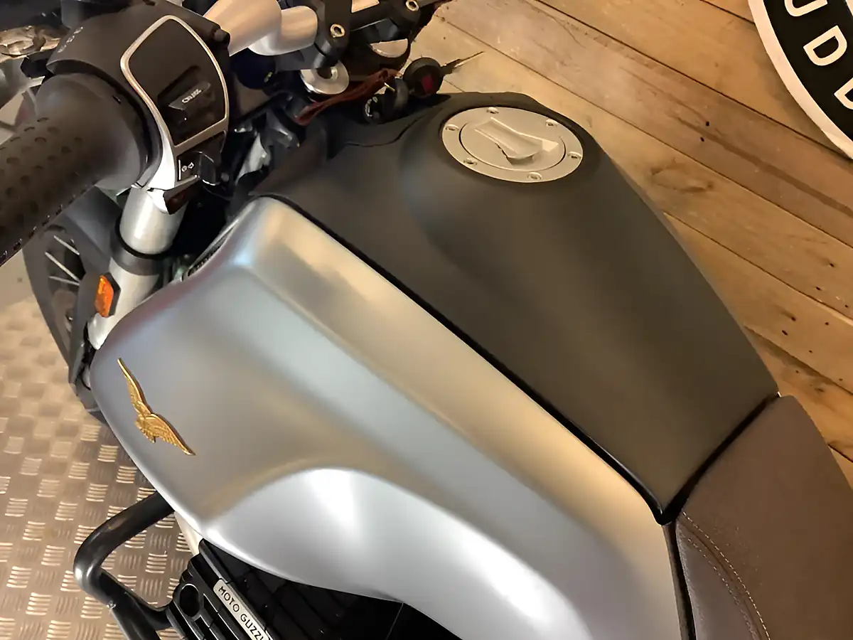 Used 2022 Moto Guzzi V85 Tt Centenary Grey - Interior and Exterior details 11