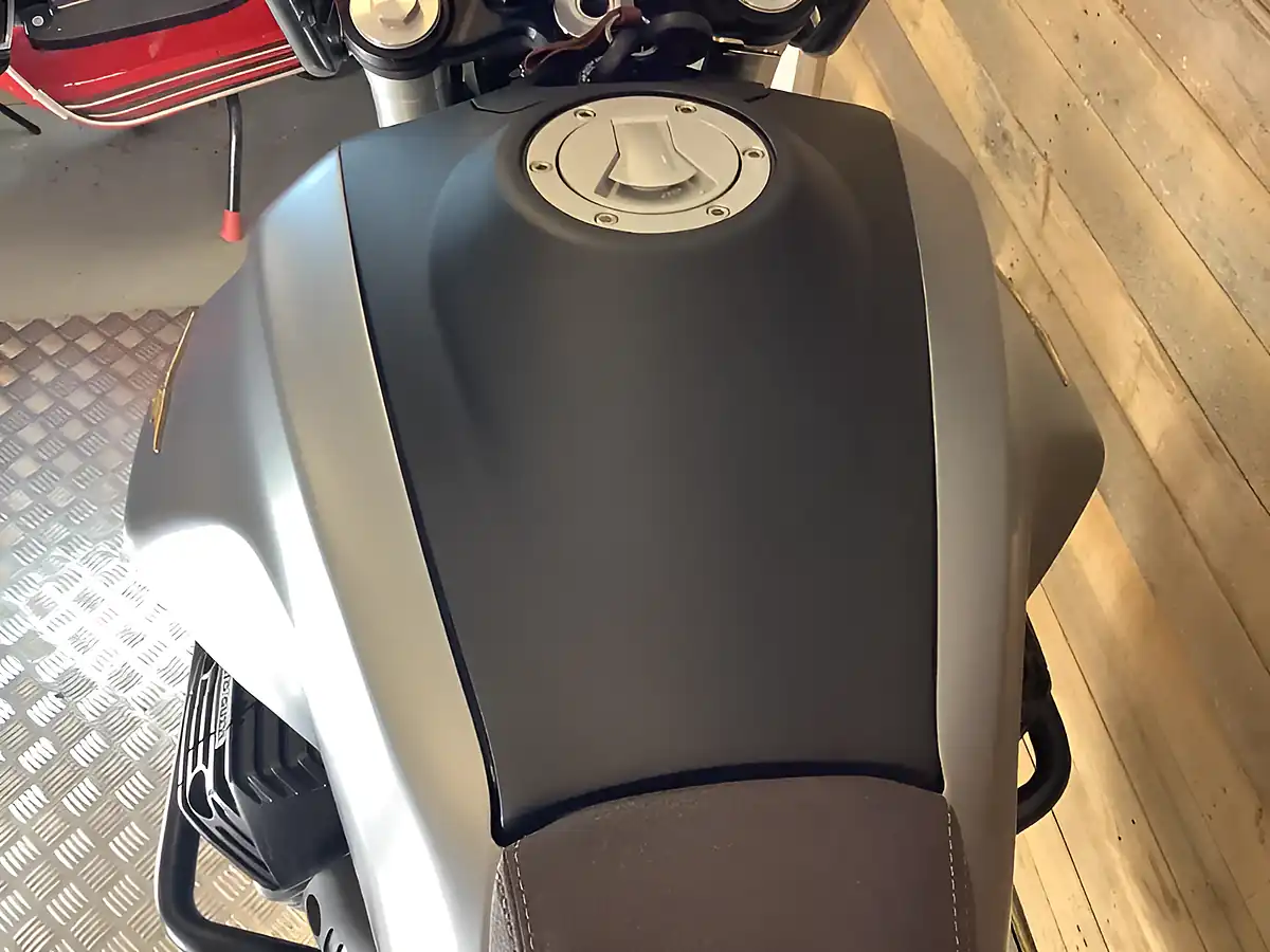 Used 2022 Moto Guzzi V85 Tt Centenary Grey - Interior and Exterior details 13