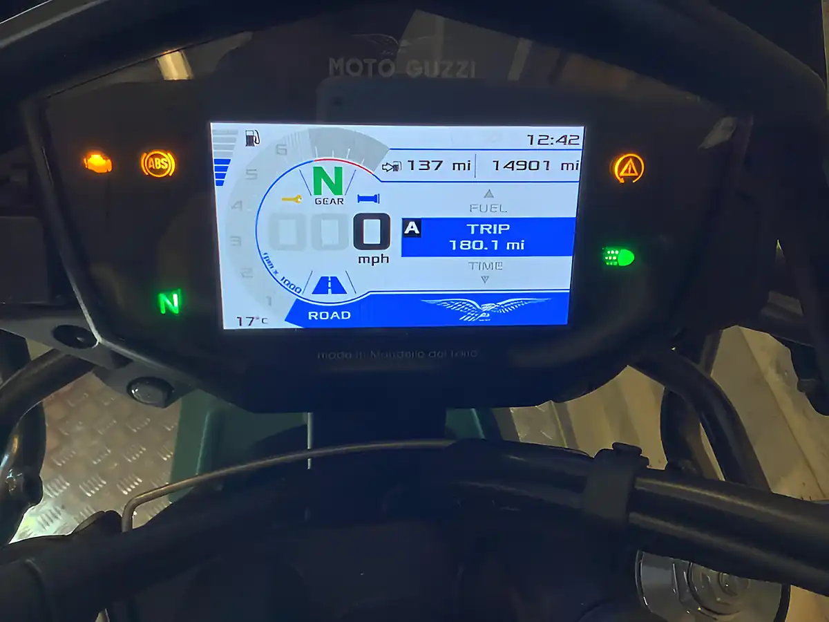 Used 2022 Moto Guzzi V85 Tt Centenary Grey - Interior and Exterior details 7