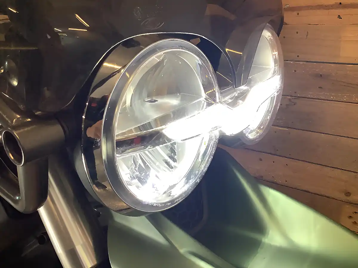 Used 2022 Moto Guzzi V85 Tt Centenary Grey - Interior and Exterior details 8